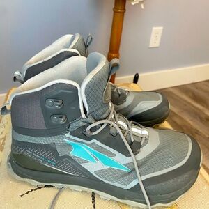 Altra all weather hiker sz8